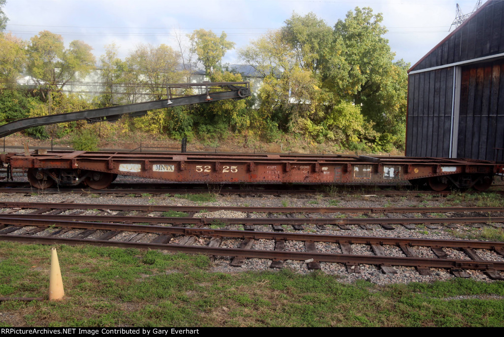 MNTX Boom Car #5225 - Minnesota Transportation Museum